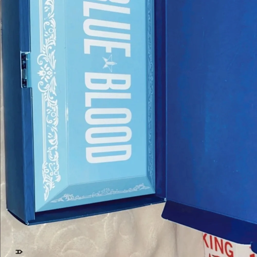 Jeffrey Star blue blood eyeshadow palette‎